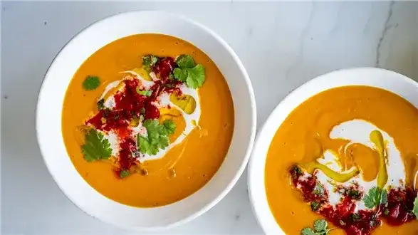 Zupa dyniowa jak zrobić – prosty przepis na pyszną zupę na jesień