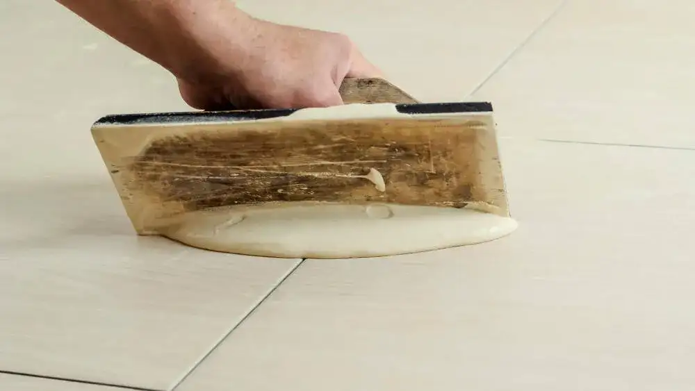 Jak prawidłowo położyć fugi na podłodze i uniknąć błędów – poradnik krok po kroku