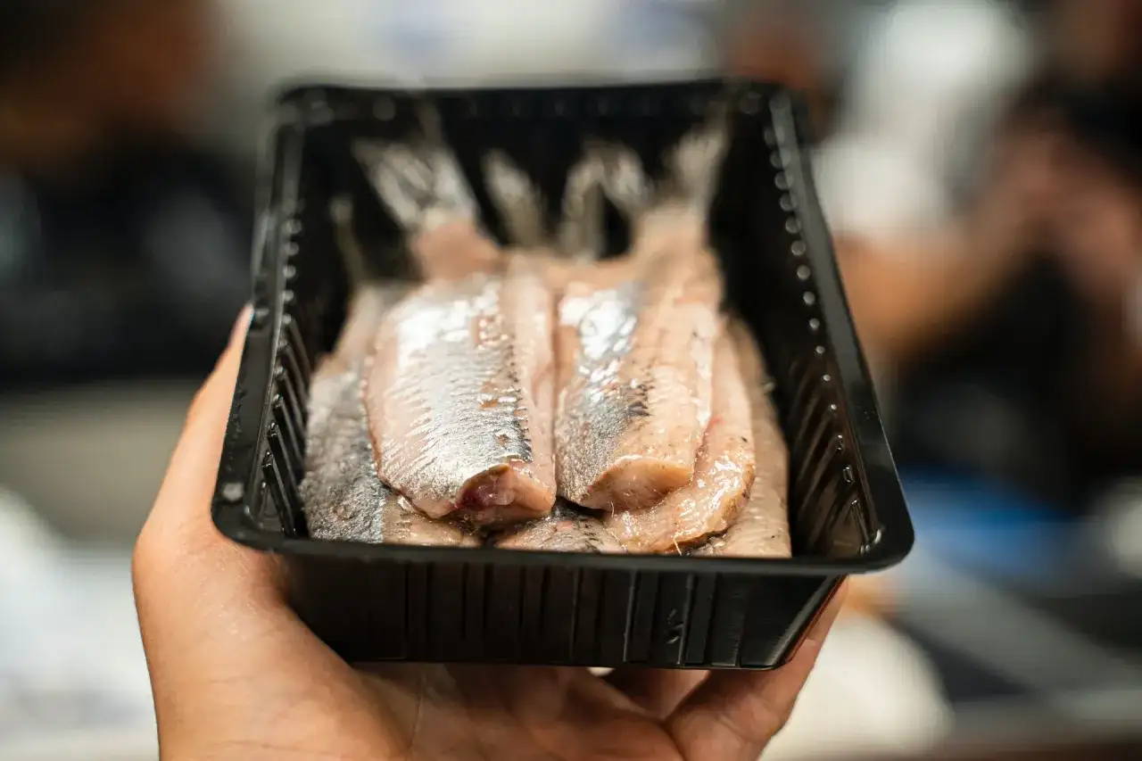 Czy śledzie są dietetyczne? Odkryj ich zdrowotne korzyści i kalorie