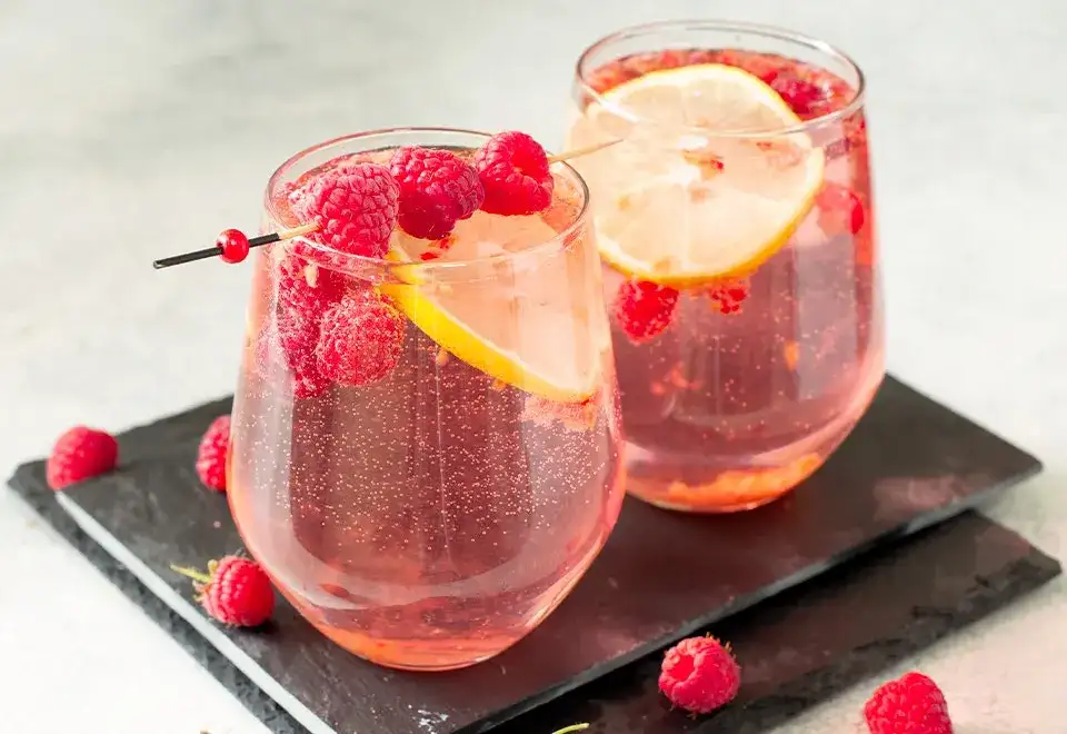 Jak przygotować idealny drink z prosecco i sokiem z bzu?