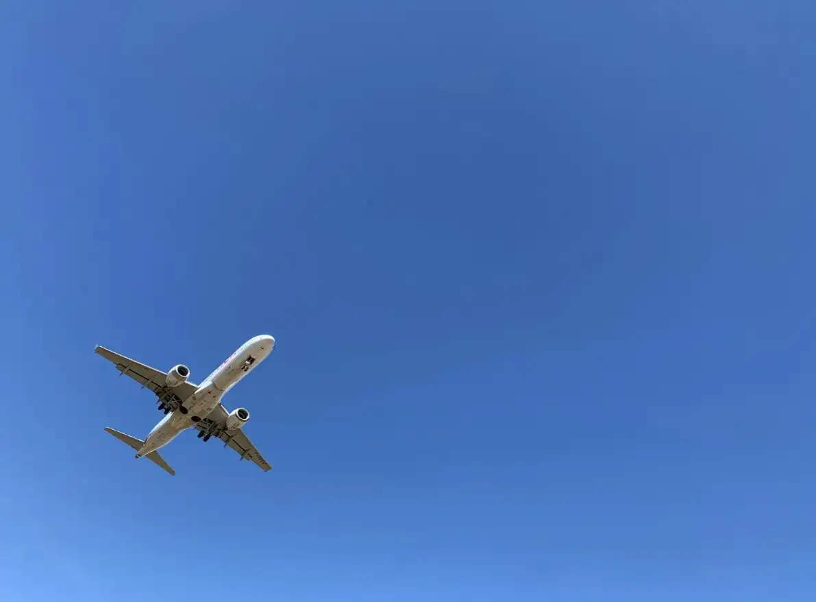 Czas w samolocie może minąć szybciej, niż myślisz – sprawdź jak!