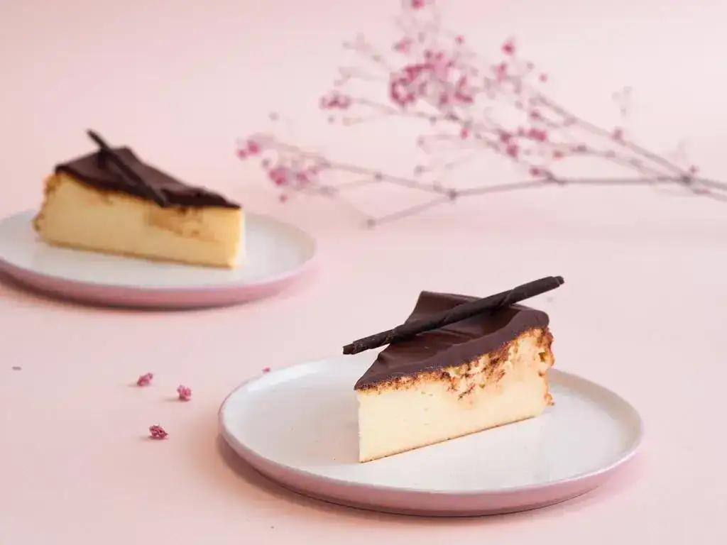 Najlepsze polewy na sernik - odkryj smaki, które zachwycą!