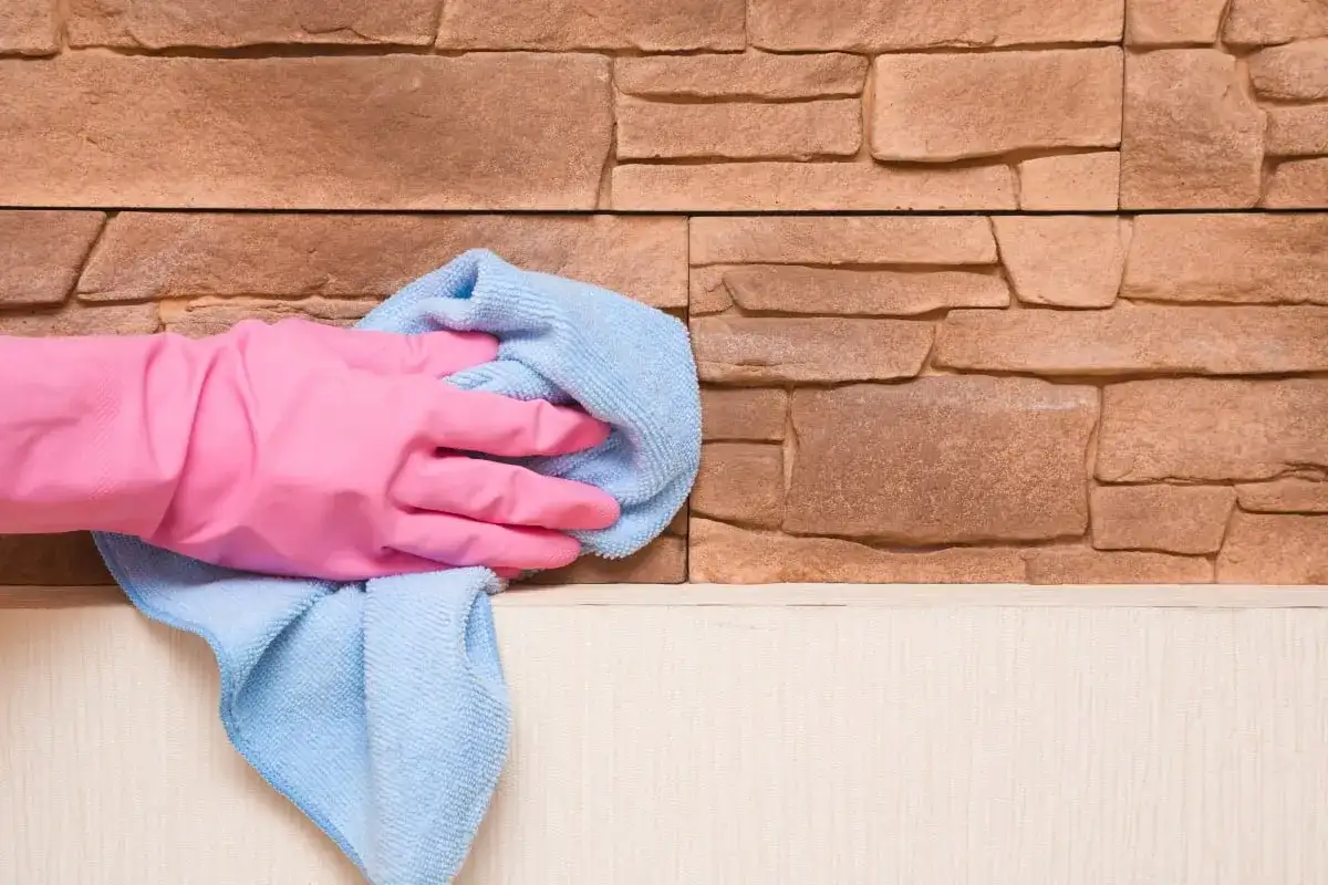 Jak czyścić kamień dekoracyjny gipsowy? Bezpieczne metody i impregnacja