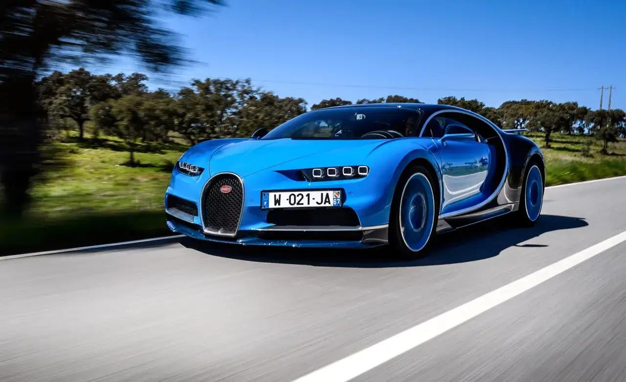 Bugatti Chiron: Spalanie i koszty. Czy 100 litrów znika w 8 min?