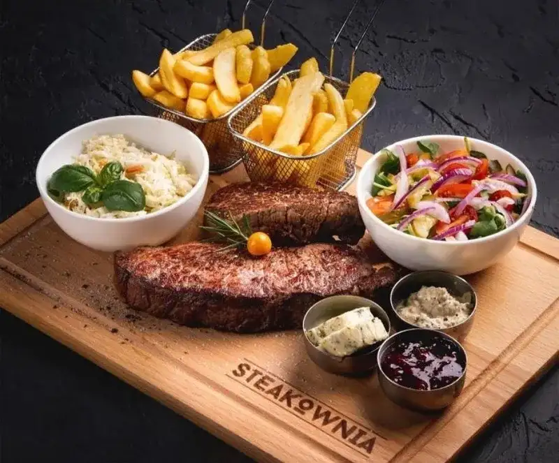 Jakie surówki do steka wołowego? Odkryj idealne połączenia smakowe
