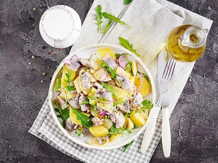 Co można zrobić z ugotowanych ziemniaków? 10 pysznych pomysłów na dania