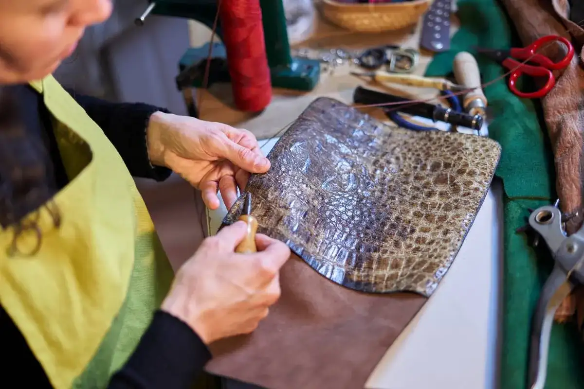 Jak uszyć torbę z zamkiem - proste kroki i cenne wskazówki