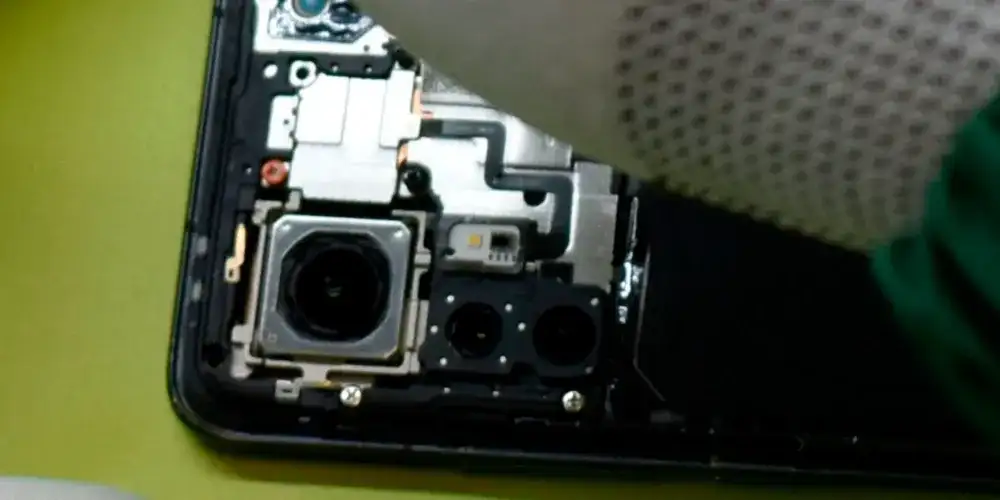 Ile naprawdę kosztuje wymiana tylnego aparatu w telefonie? Sprawdź ceny i oszczędź!