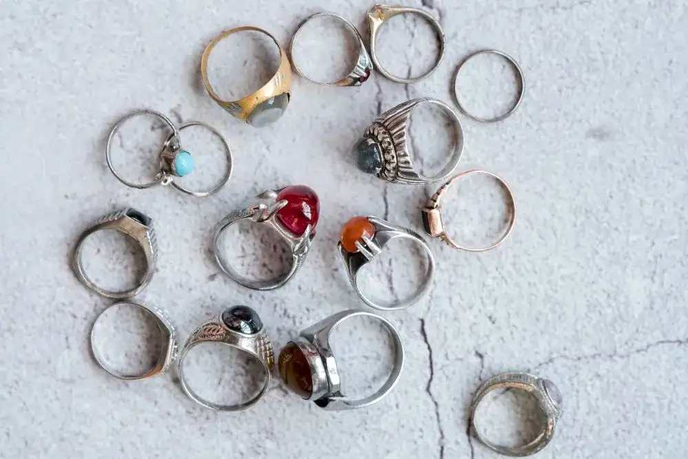 Czy biżuteria ze stali chirurgicznej czernieje? Oto prawda o trwałości