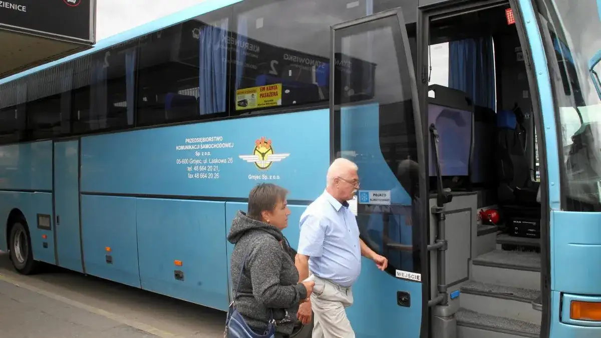 Gdzie się zatrzymuje PKS w Grójcu? Oto kluczowe lokalizacje przystanków