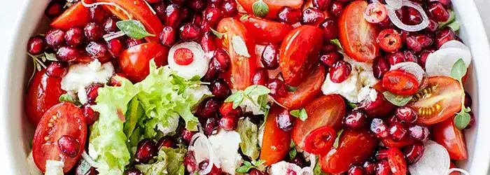 Dlaczego sałatka z granatem i fetą wywołuje taką eksplozję smaków?