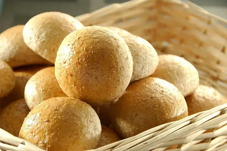 Ile kalorii ma bułka grahamka z masłem? Poznaj wartości