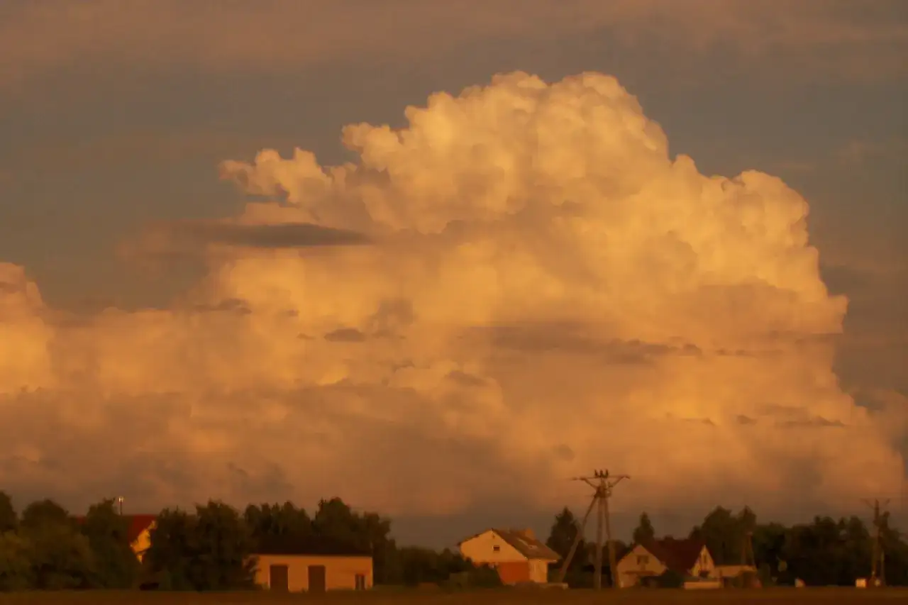 Najniebezpieczniejsze zjawiska burzowe: zabezpiecz siebie i bliskich