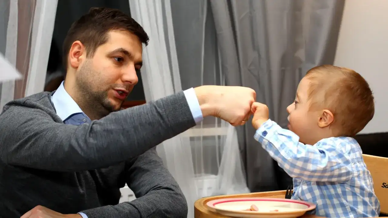 Patryk Jaki i jego dziecko z zespołem Downa: prawdziwe wyzwania i radości