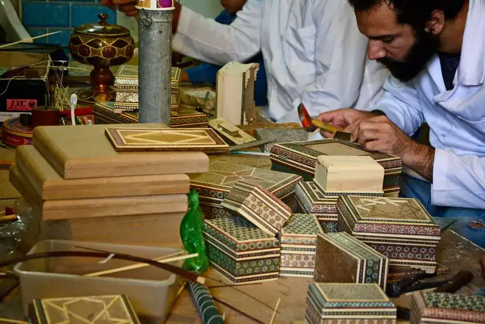Najlepsze produkty co warto kupić w iranie: wspaniałe perskie pamiątki