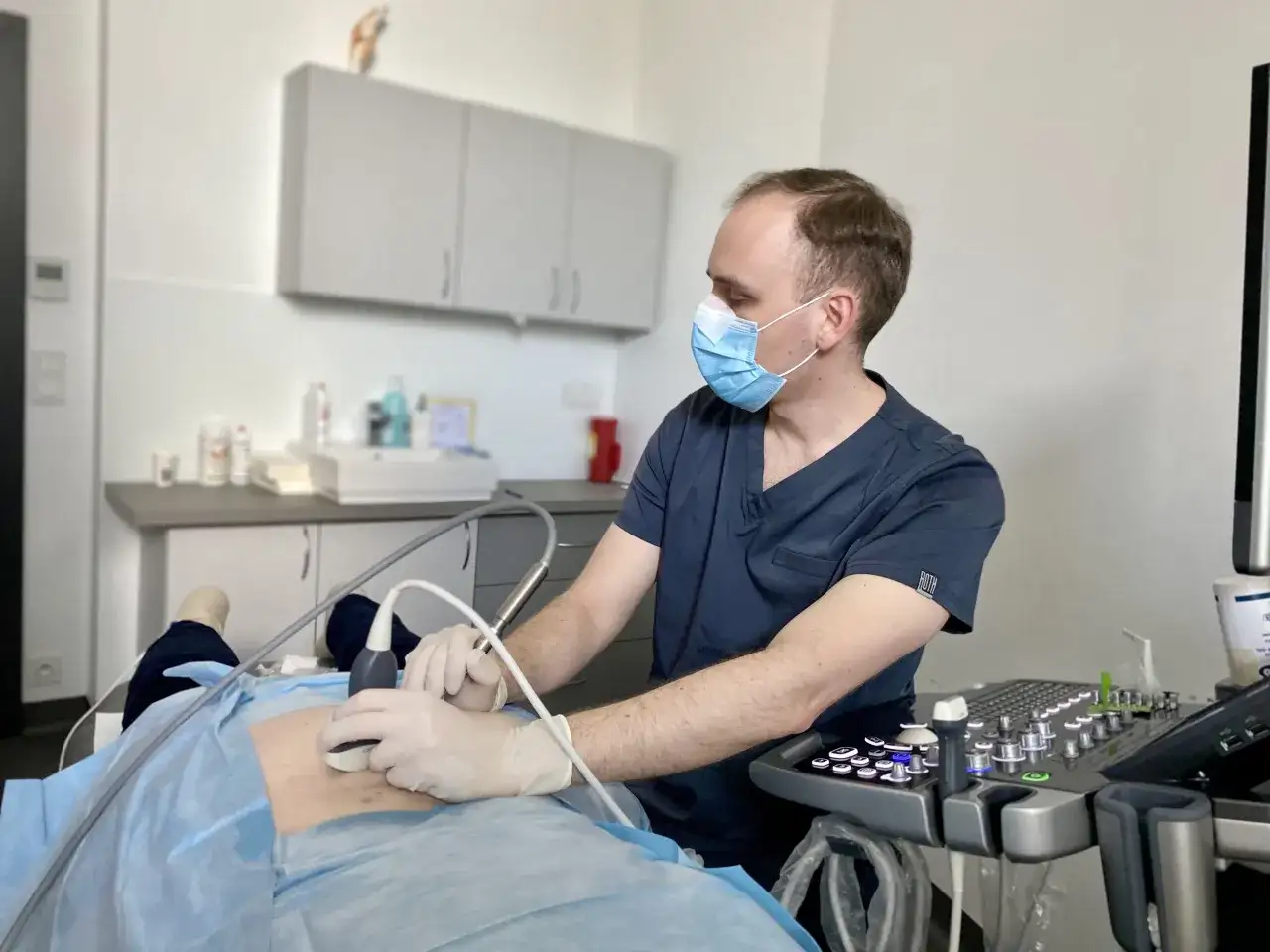 Na czym polega rehabilitacja kręgosłupa i jak może złagodzić ból?