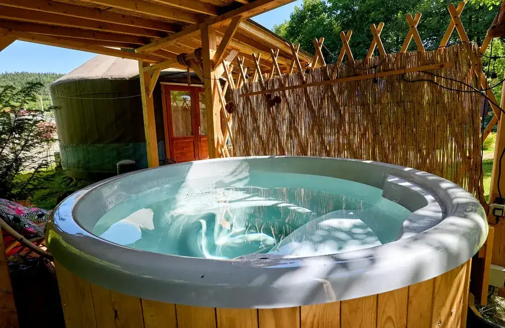 Nocleg w Zatorze: Ceny, typy i triki na tańszy wyjazd do Energylandii