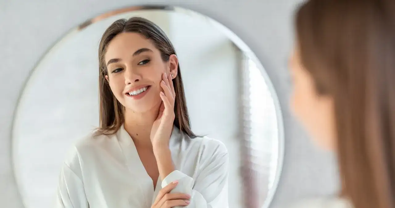 Maseczka rewitalizująca - co to znaczy i jak poprawia zdrowie skóry