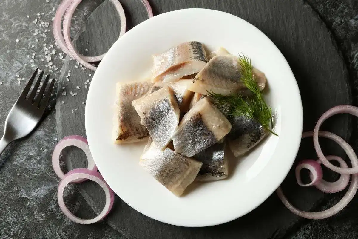 Gdzie kupić najlepsze śledzie kiszone? Rady prawdziwych smakoszy