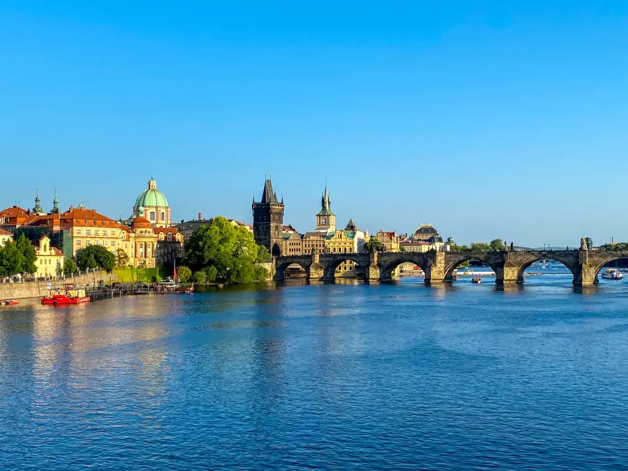 Jaka rzeka płynie przez Pragę? Odkryj tajemnice Wełtawy