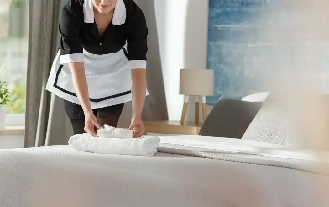 Ile zarabia pokojowa w hotelu? Zaskakujące fakty o wynagrodzeniu