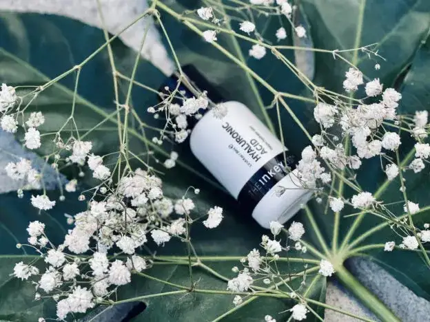 Kwas hialuronowy: wszystko, co musisz wiedzieć o eliksirze młodości