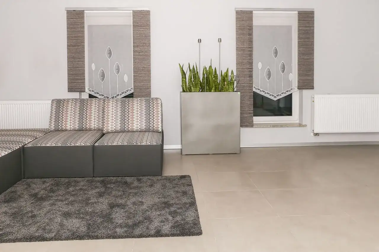 Jakie firanki do przedpokoju wybrać, aby uniknąć błędów w aranżacji