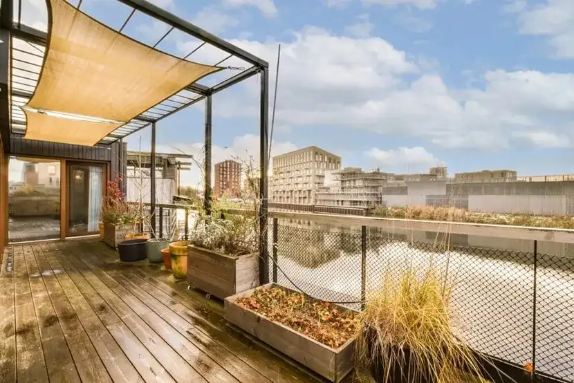 Jak zamontować pergolę na balkonie - uniknij najczęstszych błędów