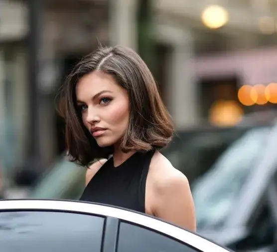 Jak wyszczuplić twarz fryzurą – najlepsze stylizacje i porady dla szczuplejszego wyglądu