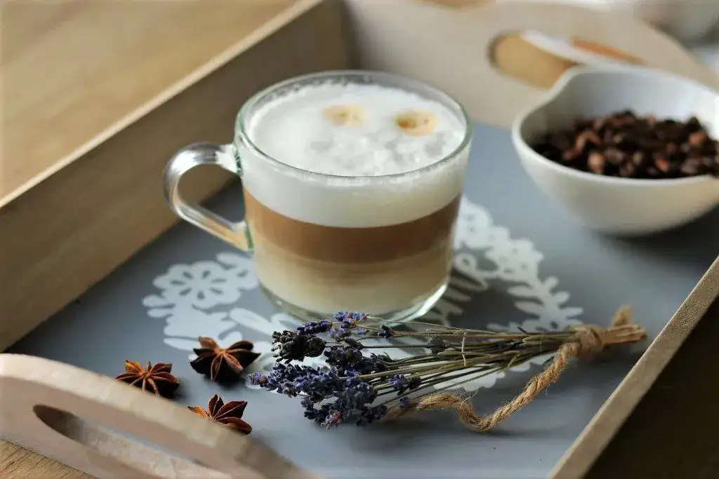 Jakie szklanki do kawy z ekspresu wybrać, aby cieszyć się smakiem?