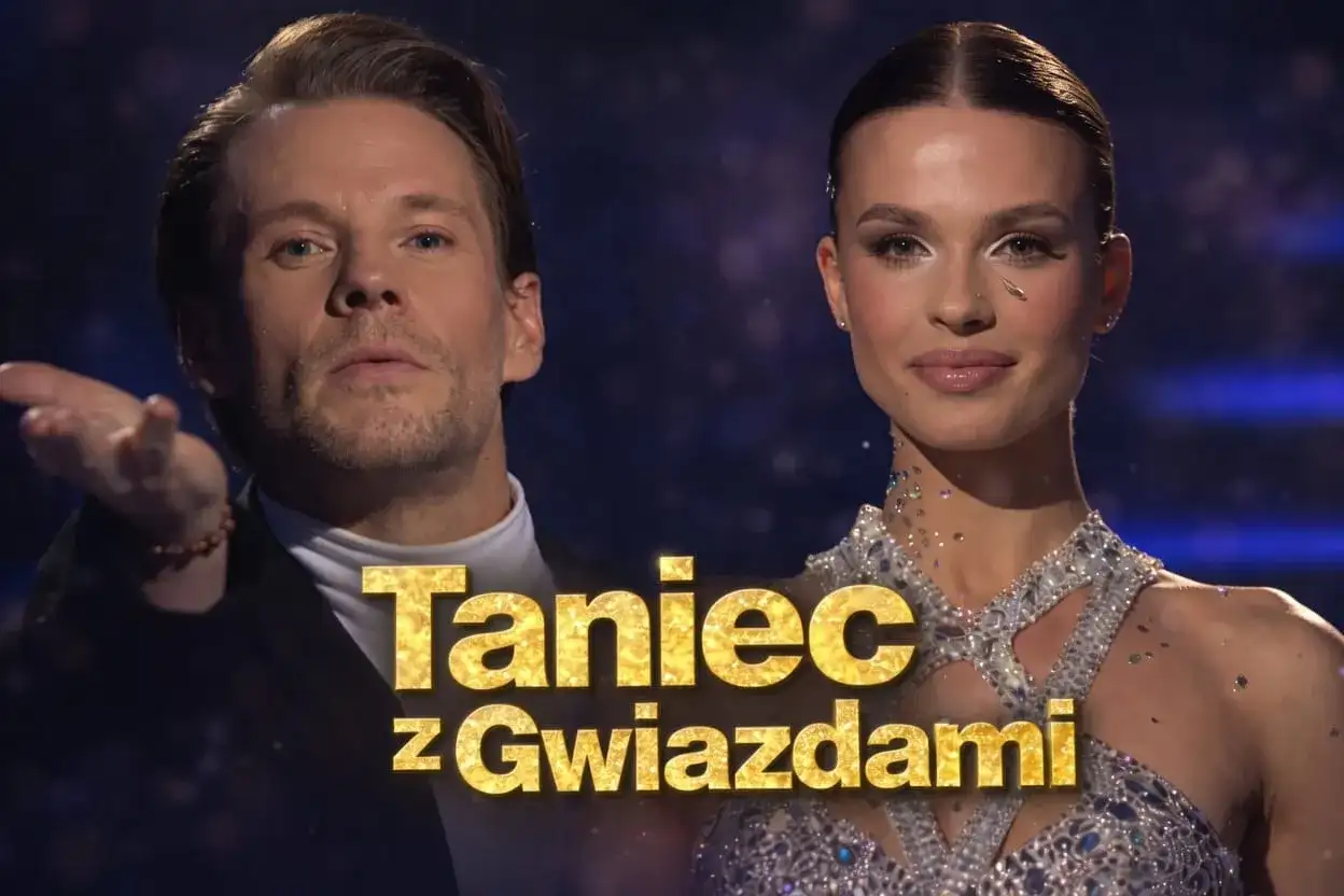 Para z "Tańca z Gwiazdami" w błyszczących strojach, gotowa do występu.