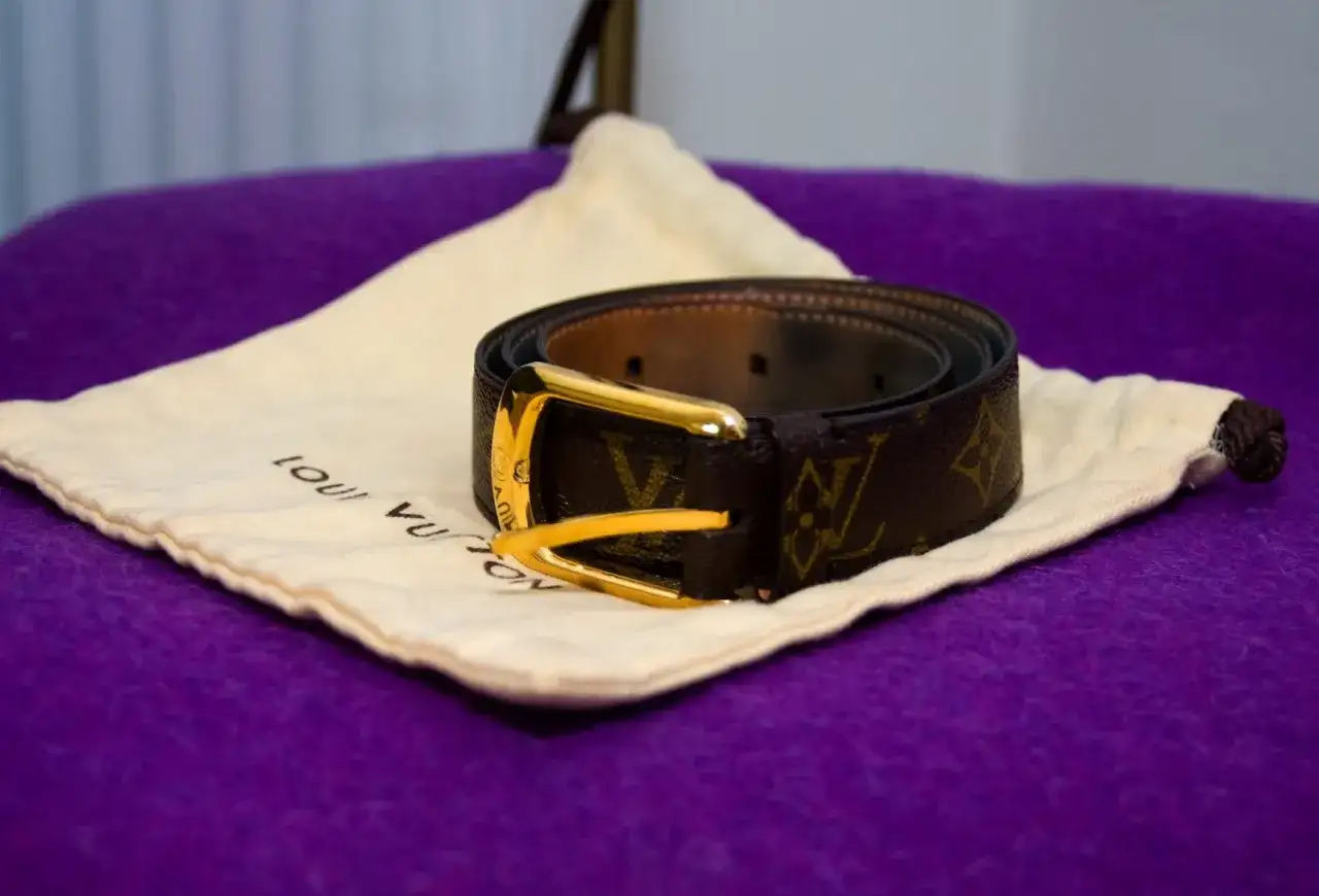 Jak rozpoznać oryginalny pasek Louis Vuitton i uniknąć podróbek