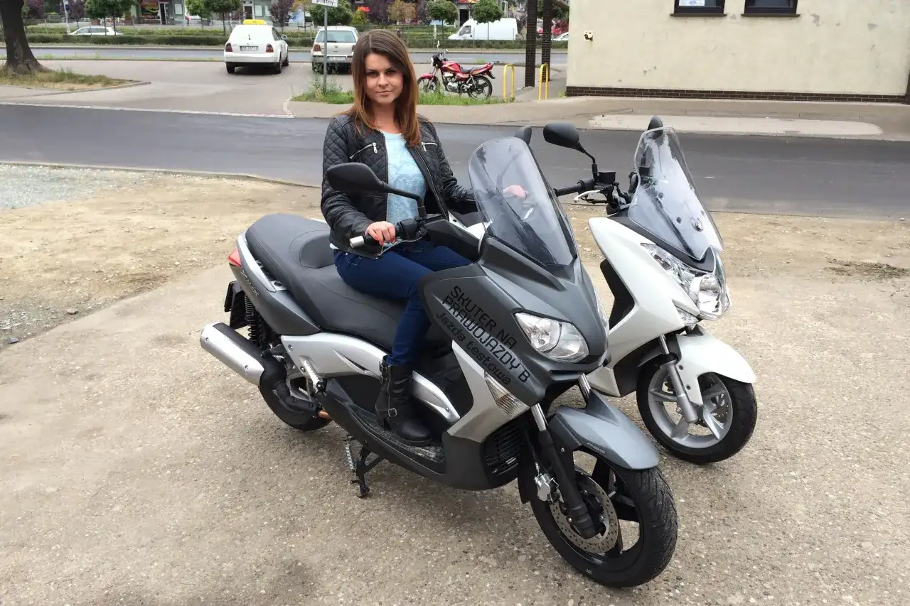 Czy można jeździć skuterem bez prawa jazdy? Przepisy i konsekwencje w Polsce