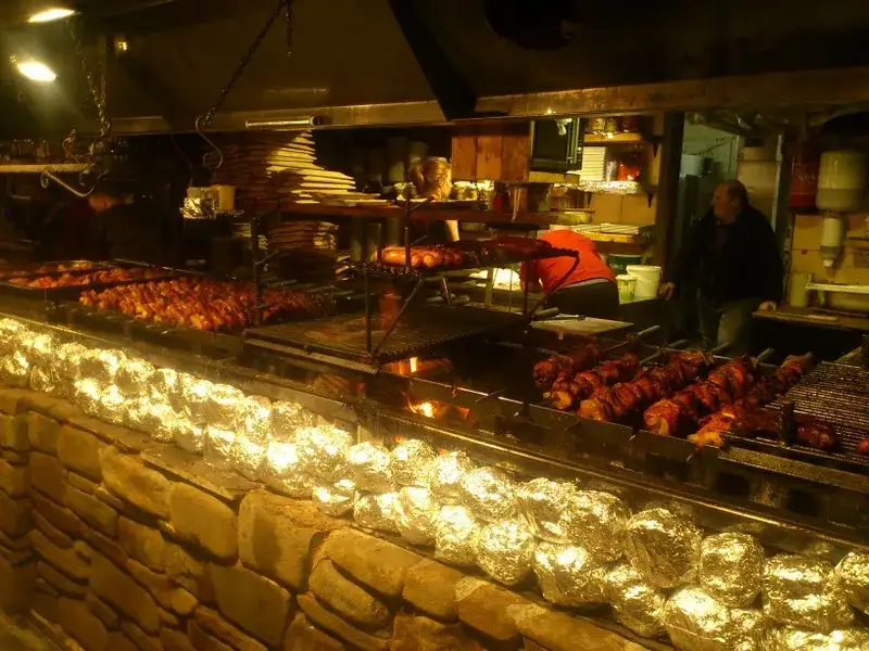 Gdzie zjeść baraninę w Zakopanem? Odkryj najlepsze miejsca na smakowite dania