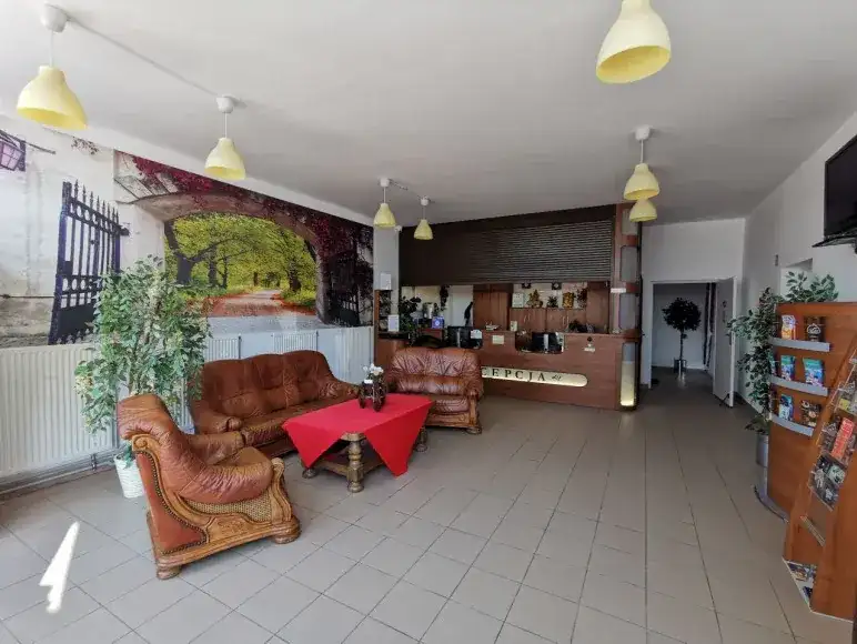 Tanie noclegi turystyczne w dworku we Wrocławiu - komfort i wygoda