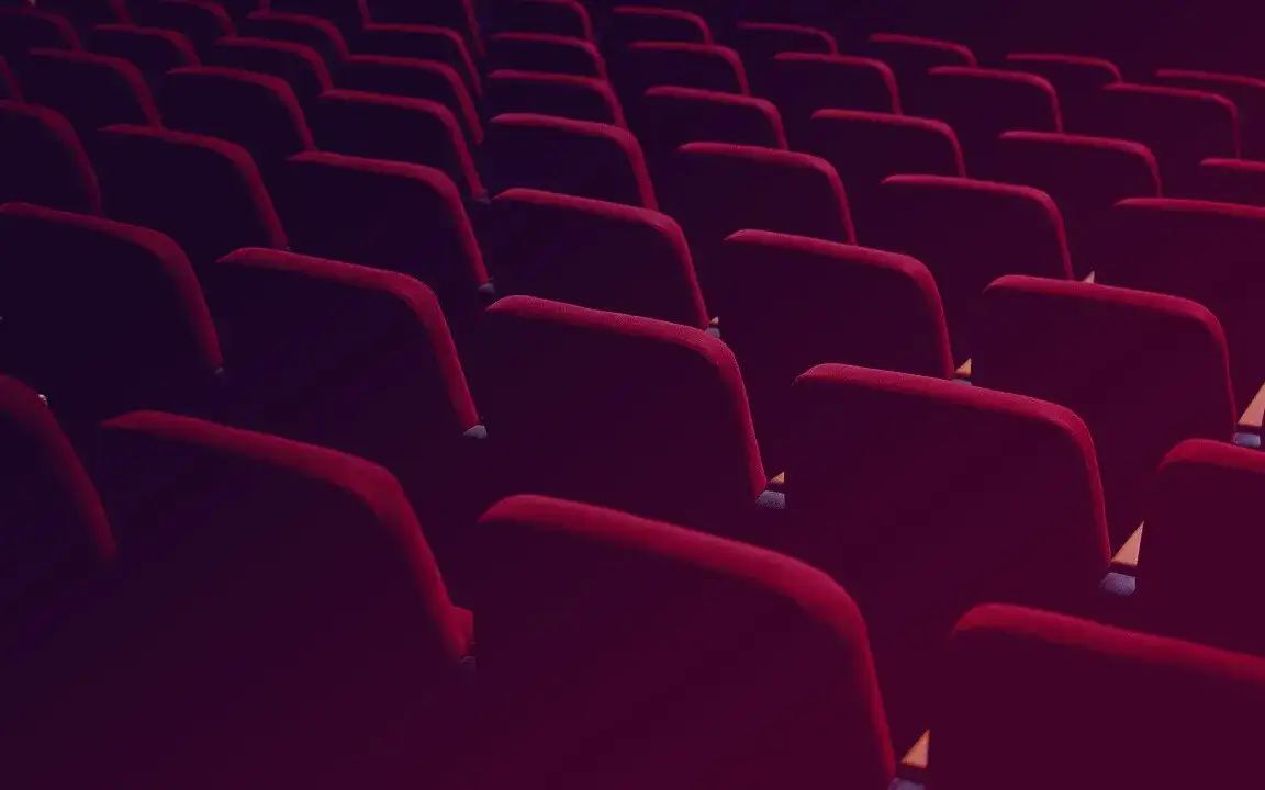 Ile trwa maraton filmowy? Zaskakujące fakty o jego długości