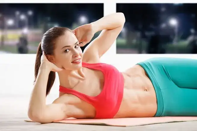 Jakie ćwiczenia na brzuch na siłowni pomogą Ci uzyskać wymarzoną sylwetkę