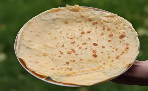 Ile kcal ma naleśnik z serem na słodko? Sprawdź, jak wpływa na dietę!