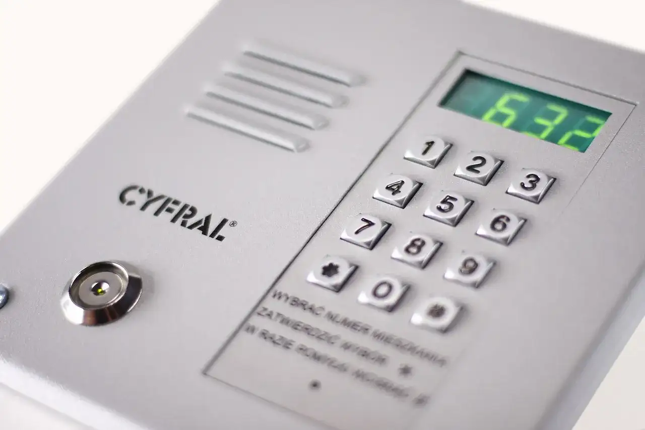 Jak wyciszyć domofon w bloku i cieszyć się ciszą w mieszkaniu