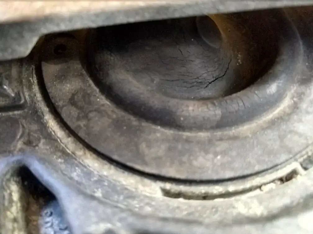 Jak działa poduszka olejowa silnika i dlaczego jest tak ważna?