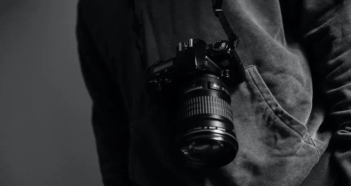 Ile kosztuje godzina fotografa? Stawki netto 2024 + czynniki cenowe