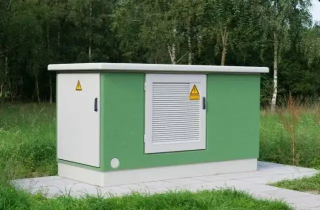 Stacja transformatorowa: budynek czy budowla? Kluczowe różnice i definicje