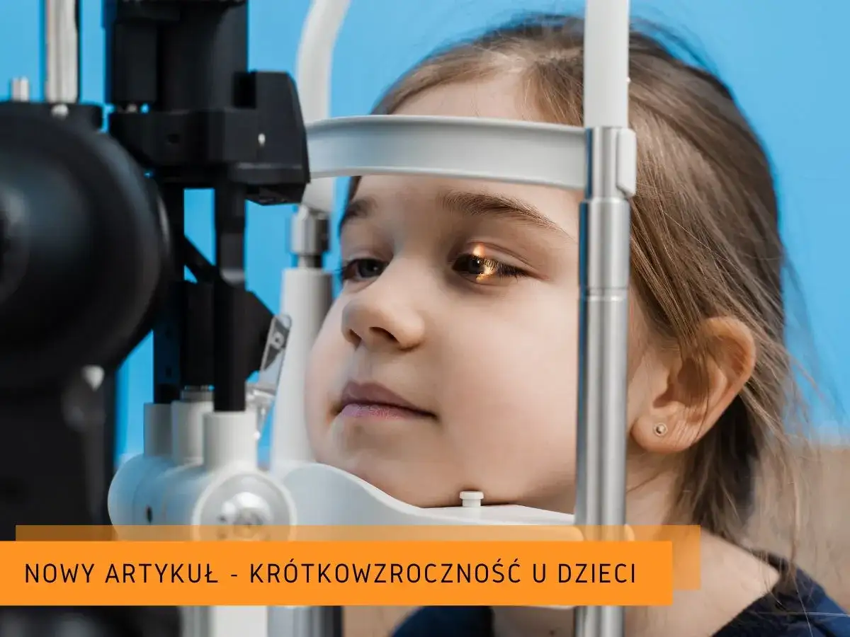 Dziewczynka podczas badania wzroku u okulisty.
