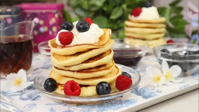 Serowe placuszki na słodko: Puszyste śniadanie, które sprawi Ci radość