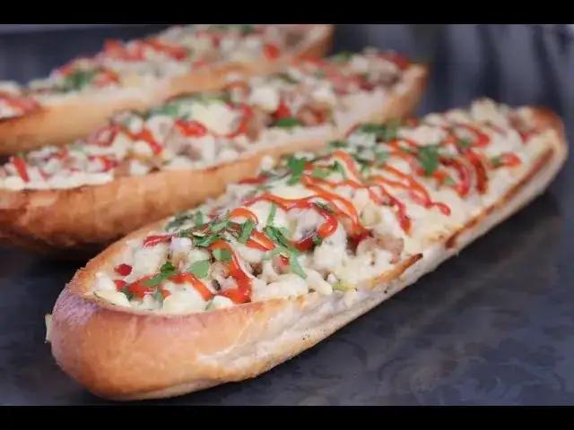 Najlepsze przepisy na zapiekankę z grzybami na bułce, które zachwycą