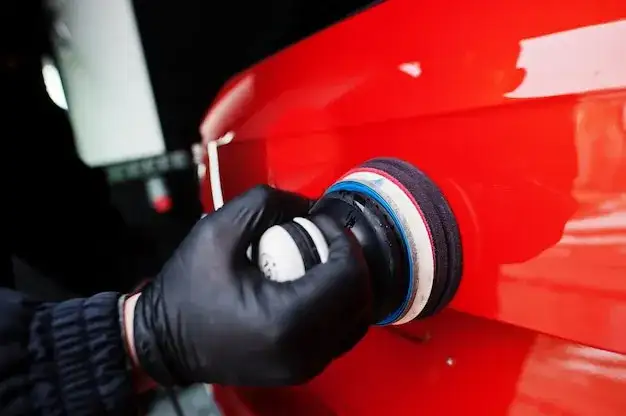 Jak umyć auto przed woskowaniem, aby uniknąć zarysowań i smug