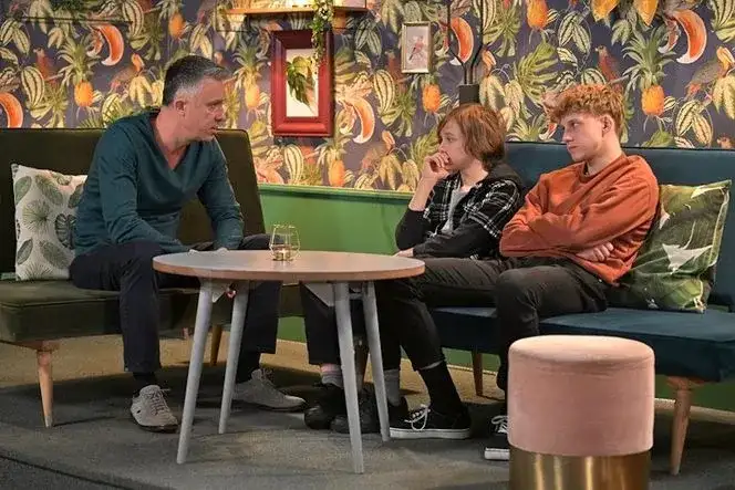 Recenzja Pierwsza miłość: Emocje i refleksje w różnych utworach