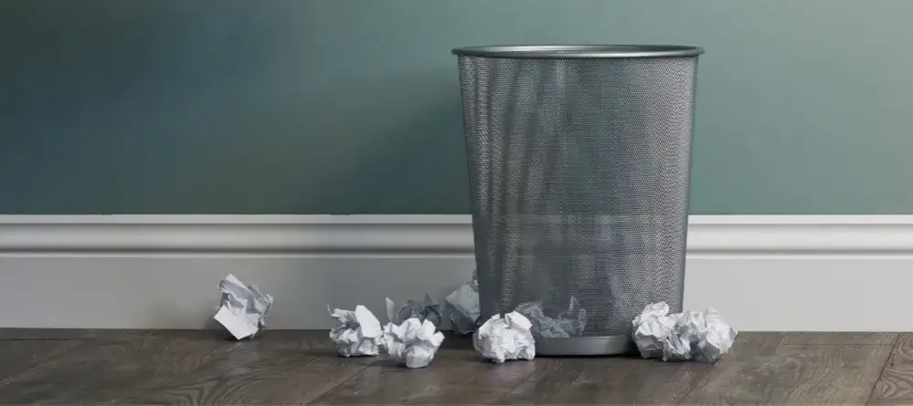 Skuteczne sposoby na to, czym umyć kosz na śmieci i usunąć zapachy