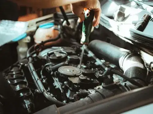 Objawy uszkodzenia EGR w silniku benzynowym - czy Twój samochód ma problem?