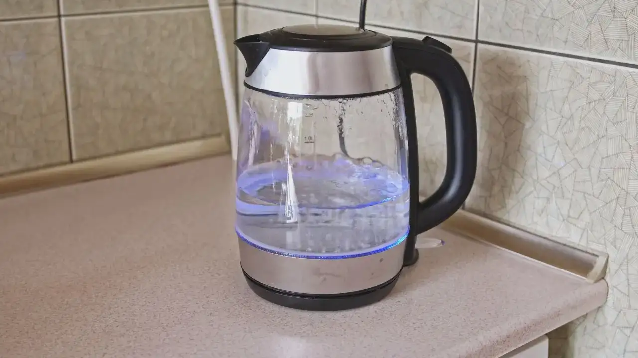 Czajnik elektryczny: 13 groszy za wodę? Odkryj prawdę o kosztach